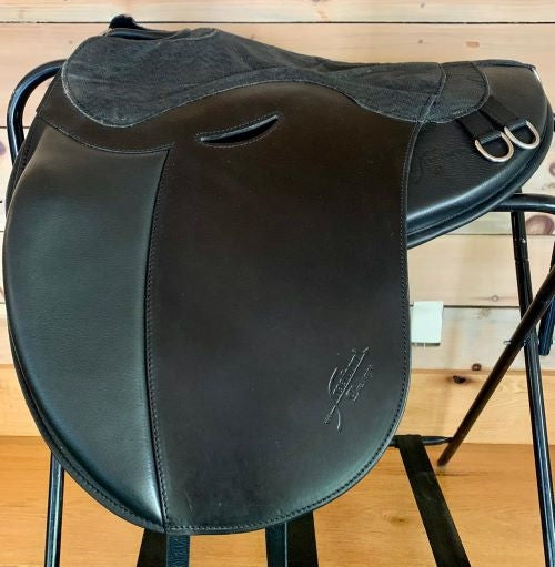 Freeform Removable Dressage Mono Flap with Knee Roll