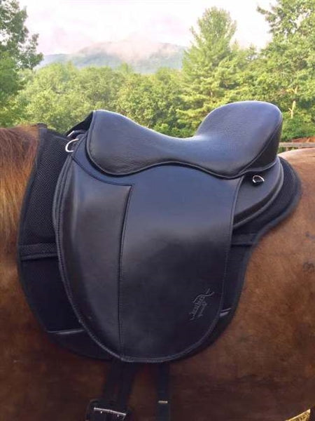 Freeform Tempo Dressage Saddle