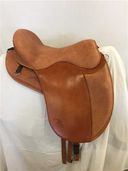 Freeform Tempo Dressage Saddle