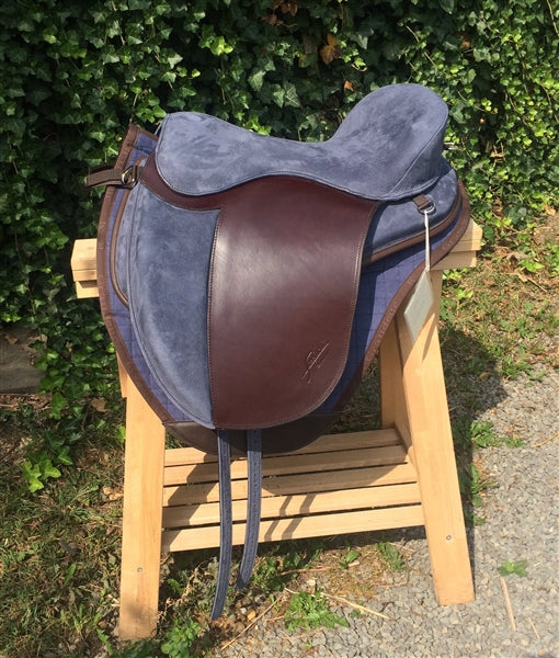 Freeform Tempo Dressage Saddle