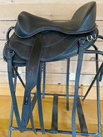 Freeform Extreme Ultimate Trail Saddle in Black.