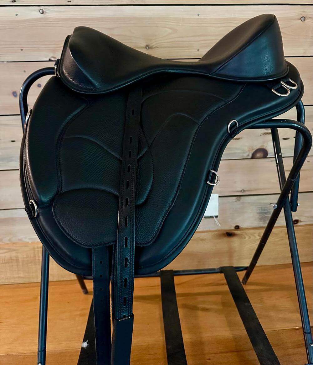 Sale - Freeform Classic Treeless Saddle Prototype with Pollies