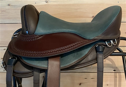 Freeform Pathfinder Treeless Saddle with leathers - forest green seat on a brown saddle base.