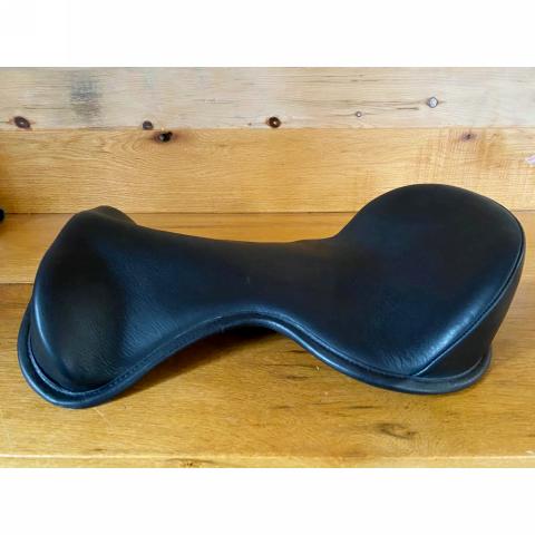Freeform Ultimate Trail Seat in Black.